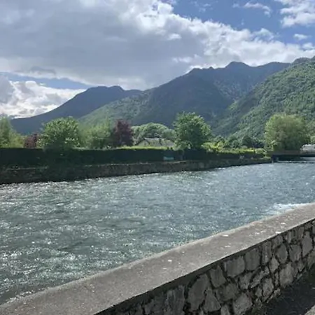 3 Bed - Sleeps 8 - Mountain View - Balcony - Pets