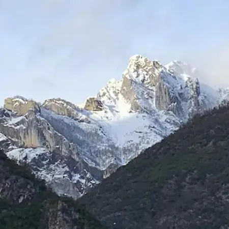 Cozy Mountain View 3-bedroom Pyrenees 公寓