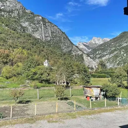 Cozy Mountain View 3-bedroom Pyrenees Διαμέρισμα *