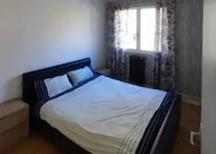 Cozy Mountain View 3-bedroom Pyrenees Apartment *