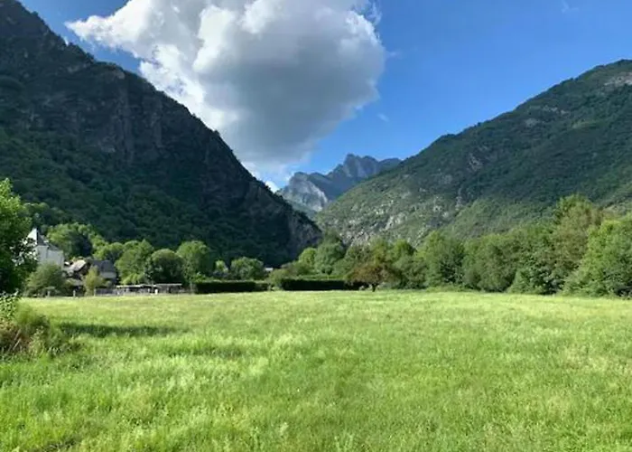 Cozy Mountain View 3-bedroom Pyrenees Apartment Saint-Béat