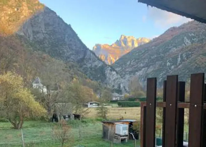 Cozy Mountain View 3-bedroom Pyrenees Apartment Saint-Béat