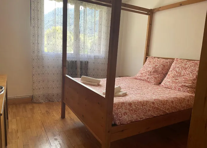 Cozy Mountain View 3-bedroom Pyrenees Apartment Saint-Béat