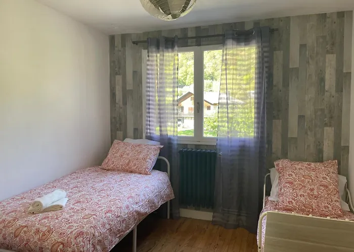 Cozy Mountain View 3-bedroom Pyrenees Apartment Saint-Béat