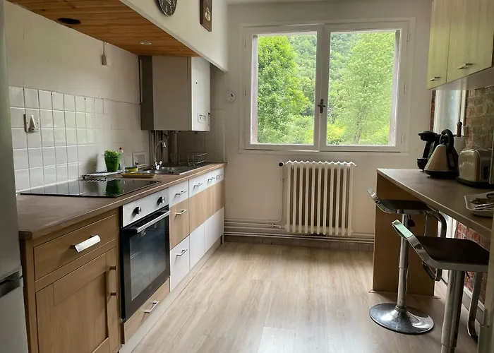 Cozy Mountain View 3-bedroom Pyrenees Apartment *