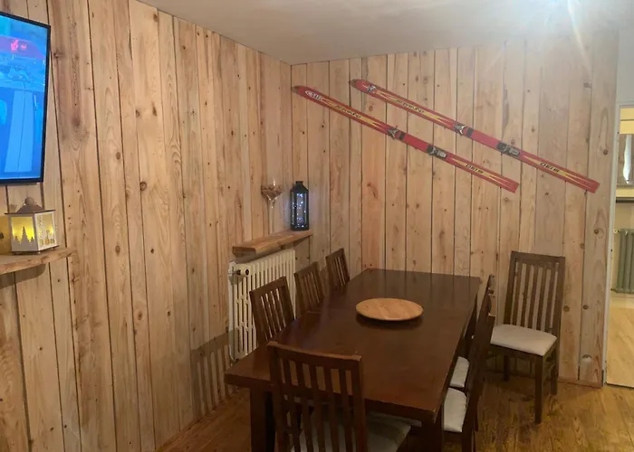 Cozy Mountain View 3-bedroom Pyrenees Apartment