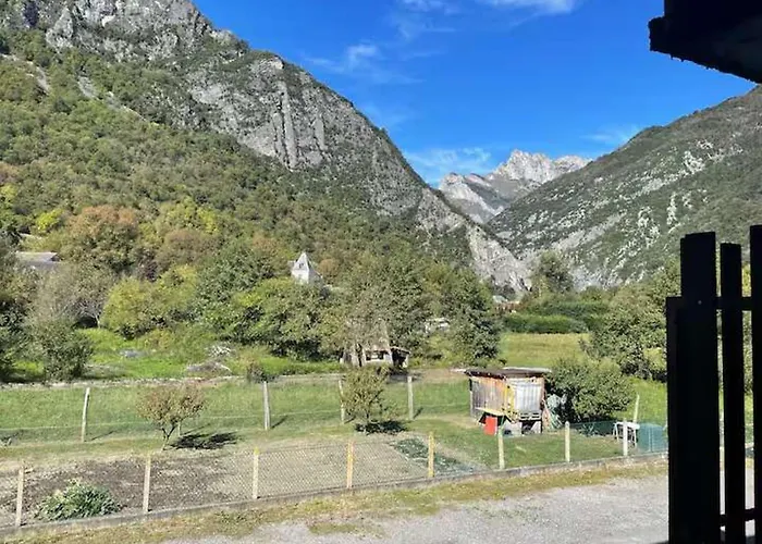 Cozy Mountain View 3-bedroom Pyrenees Apartment *