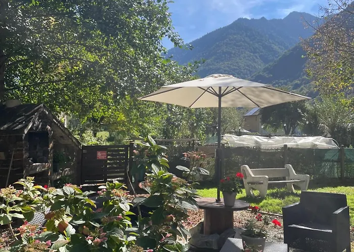 Cozy Mountain View 3-bedroom Pyrenees Apartment